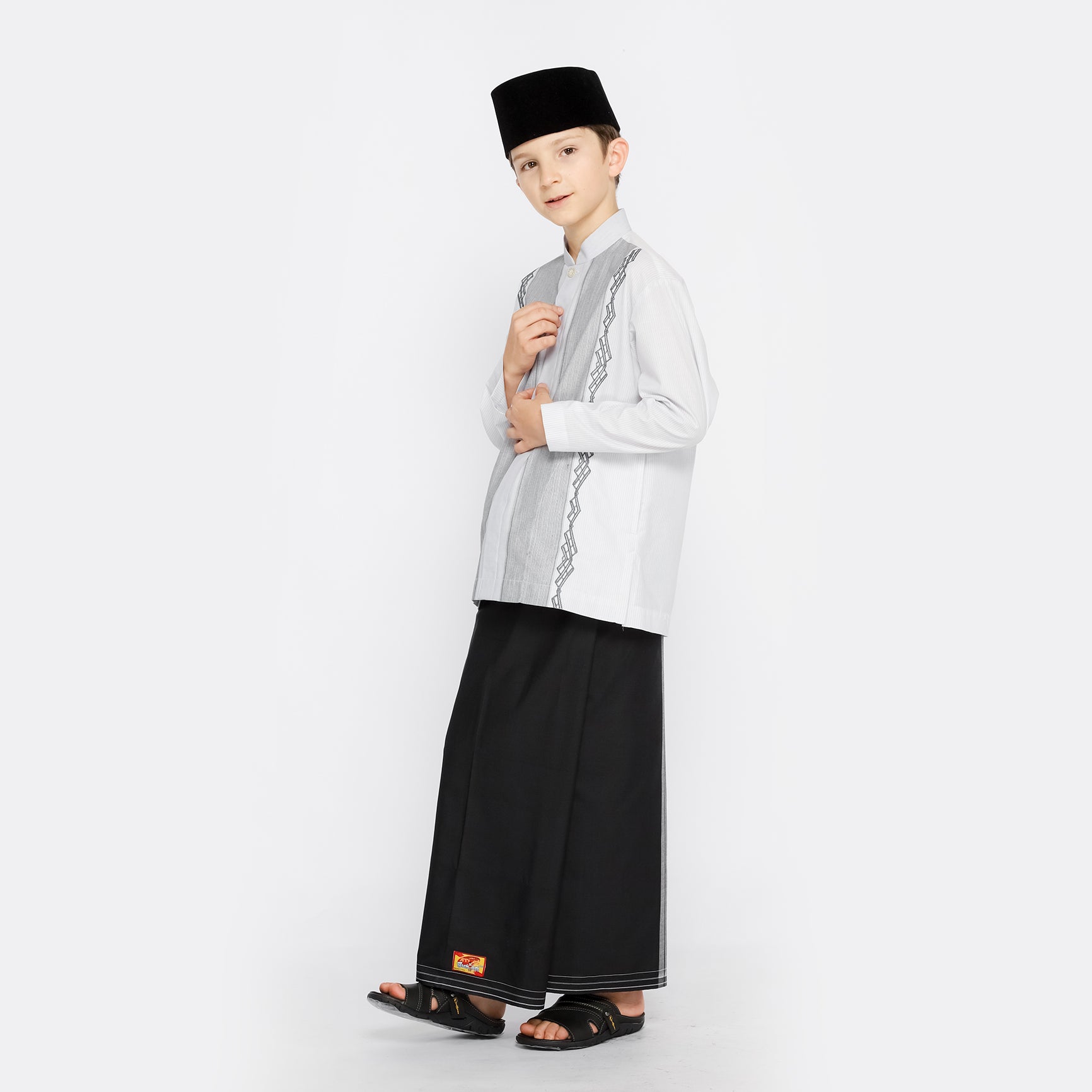 ATLAS Sarung Junior Hitam Polos 01